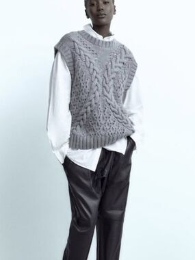 Zara Chunky Cable Knit Sleeveless Sweater Vest - Light Gray